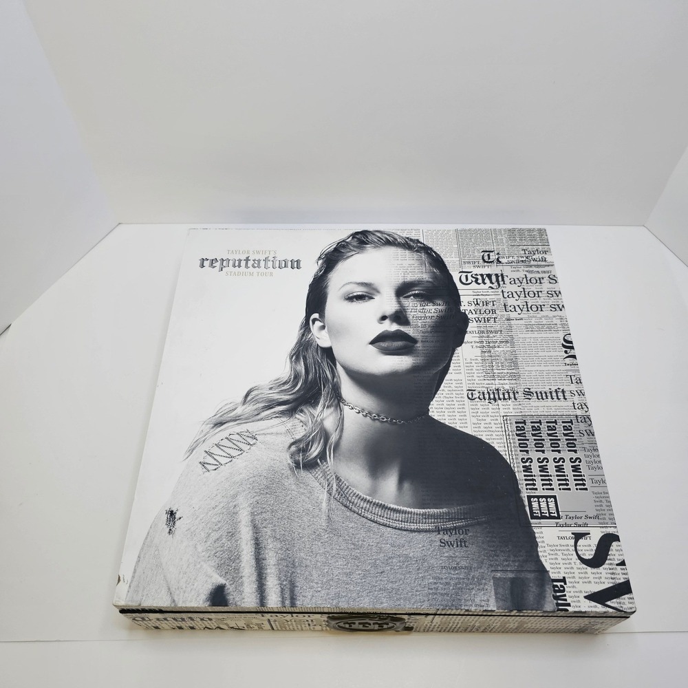 Taylor Swift Reputation Stadium Tour VIP Box Video works. No book or patch